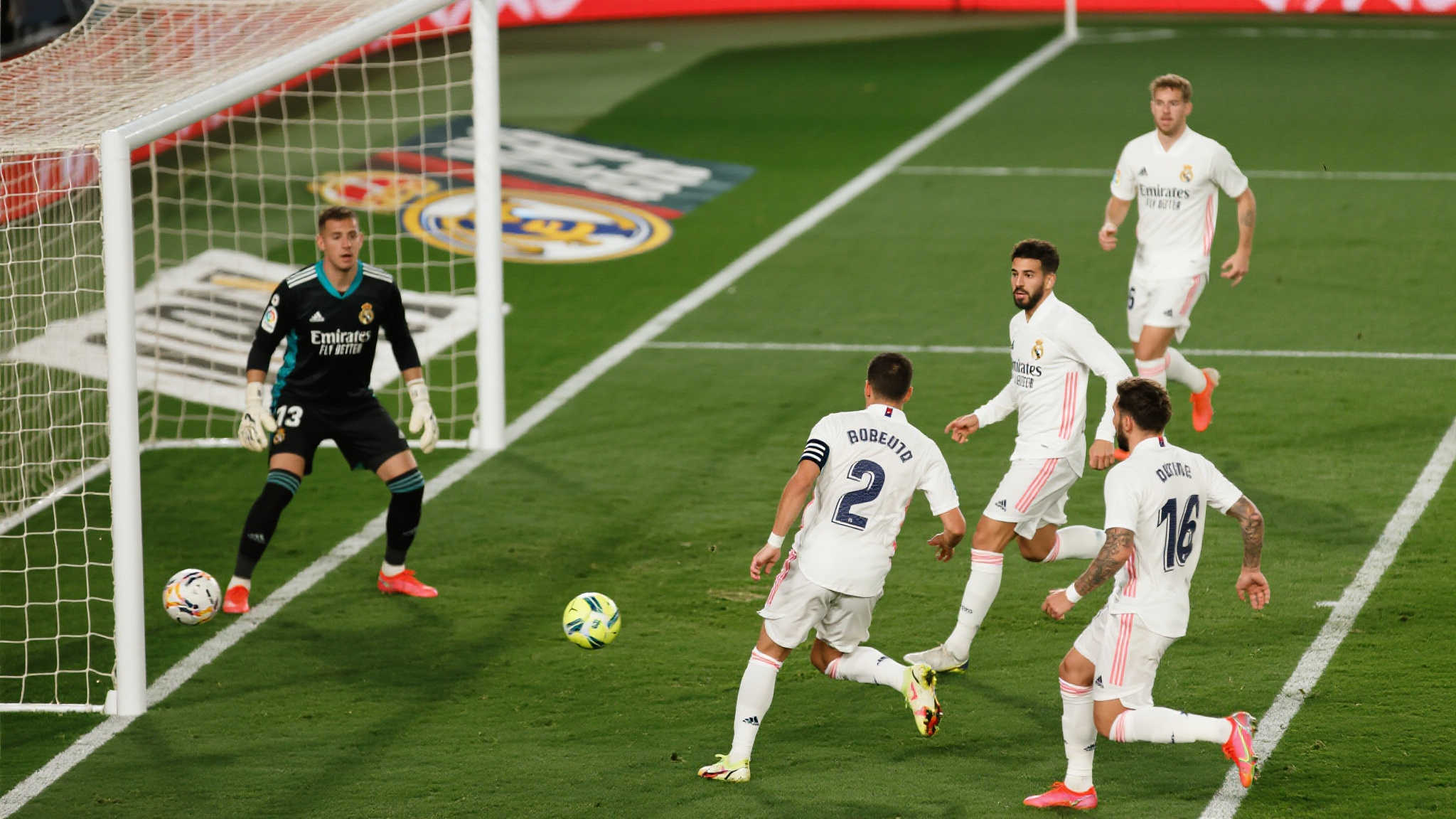 射门精准差距小,皇马对帕丘卡洲际杯决赛预期进球显优势 *关键因素之一是“高质量机会”。*虽然皇马上半时仅